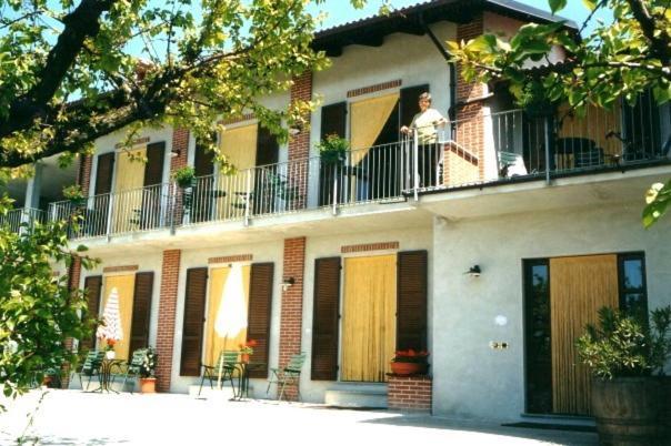 Agriturismo Le Viole Barolo Exteriör bild