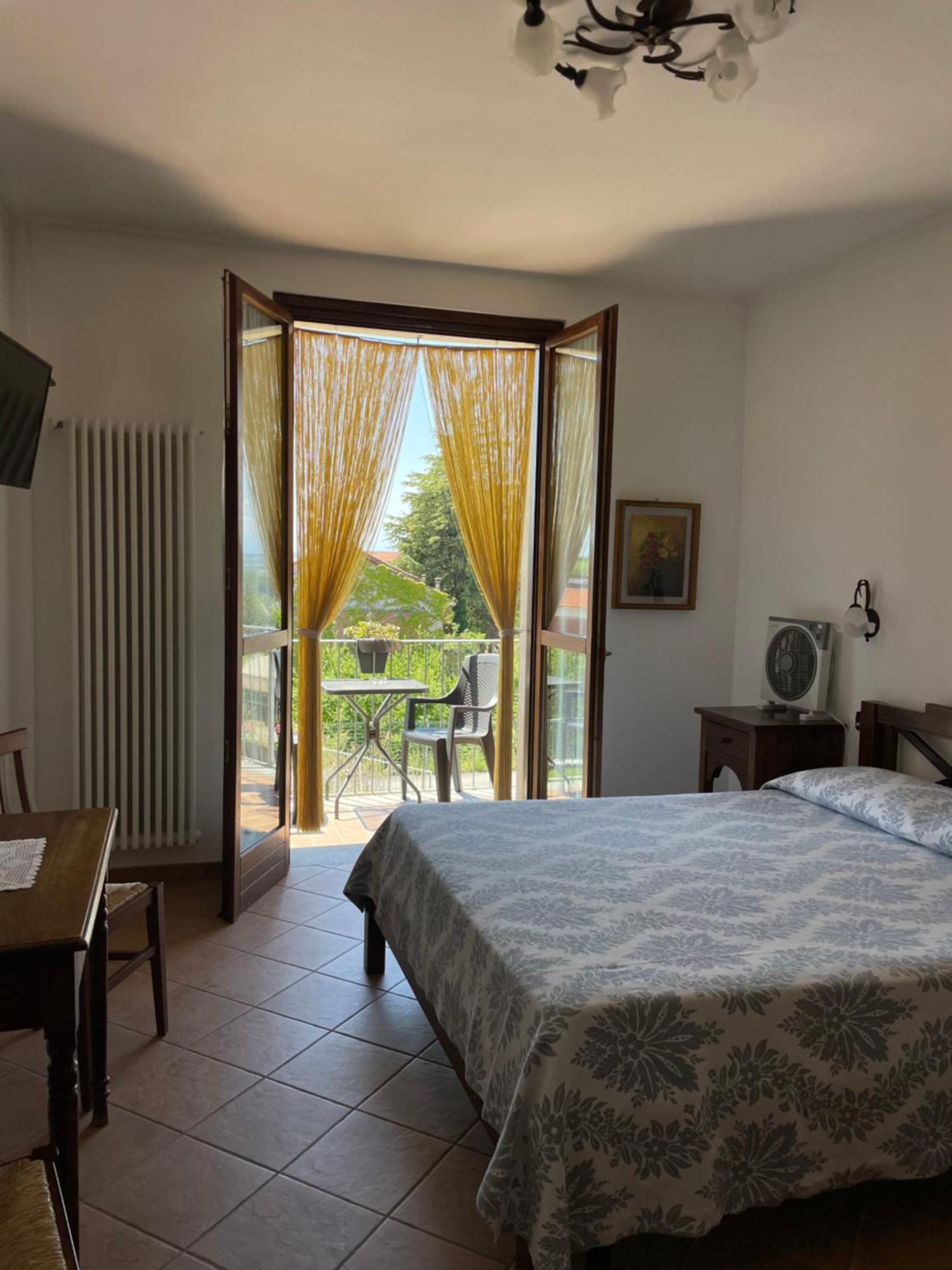 Agriturismo Le Viole Barolo Exteriör bild