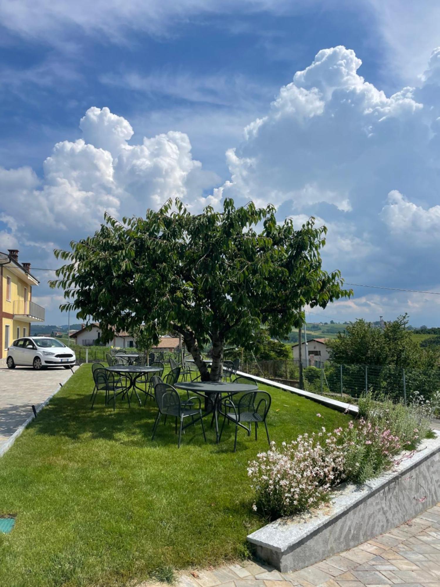 Agriturismo Le Viole Barolo Exteriör bild