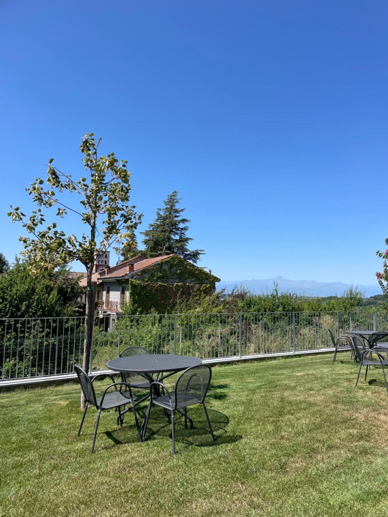 Agriturismo Le Viole Barolo Exteriör bild